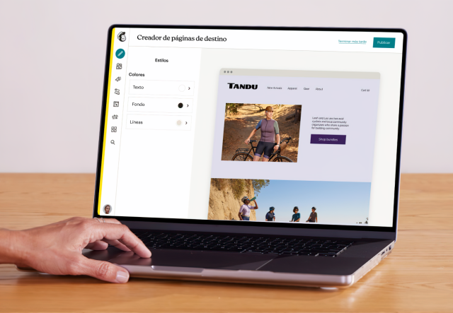 El creador de contenido de Mailchimp en el proceso de personalizar los colores con solo unos clics.